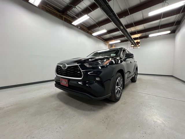 2024 Toyota Highlander XLE photo 3