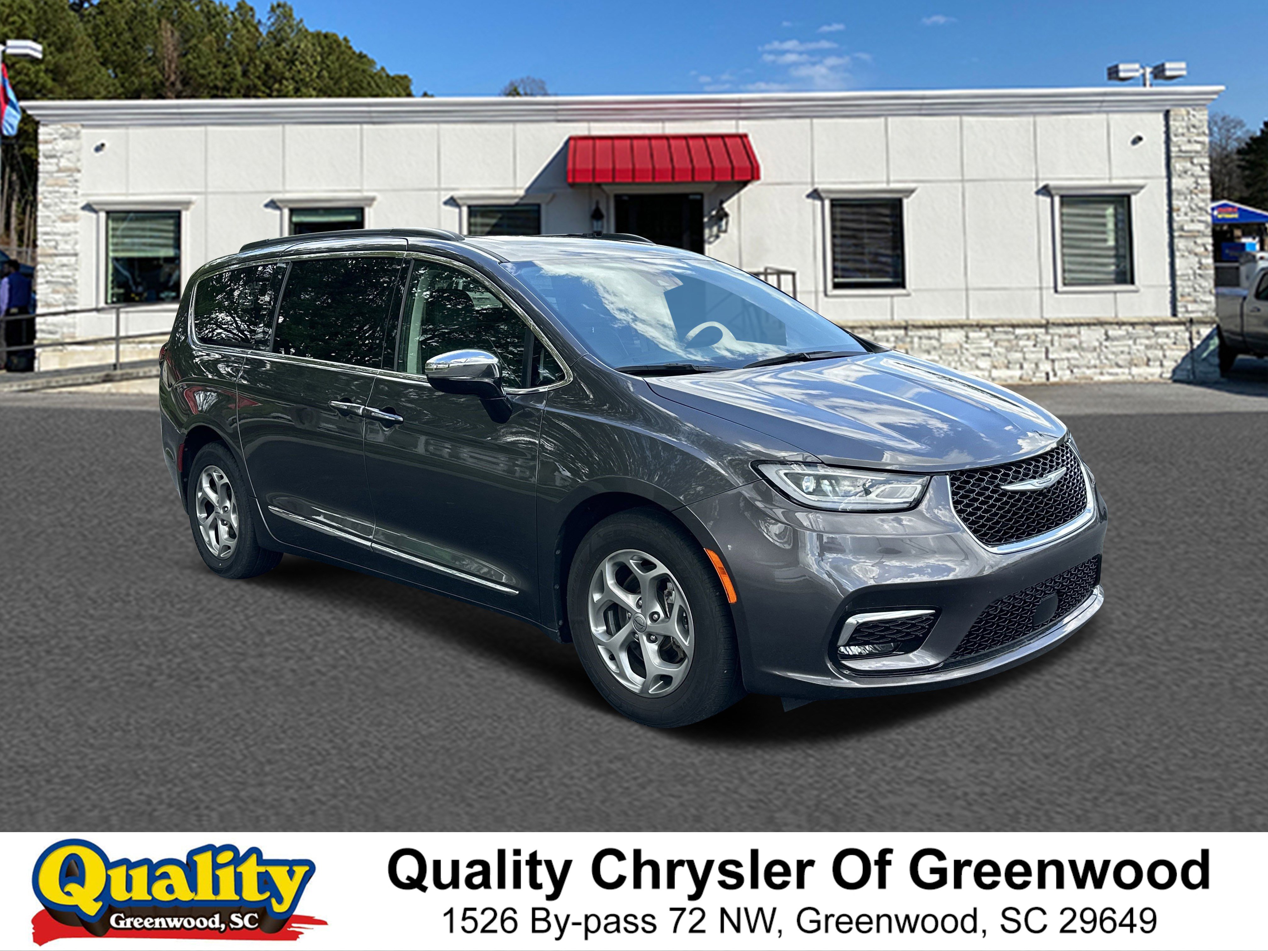 2023 Chrysler Pacifica Limited's photo