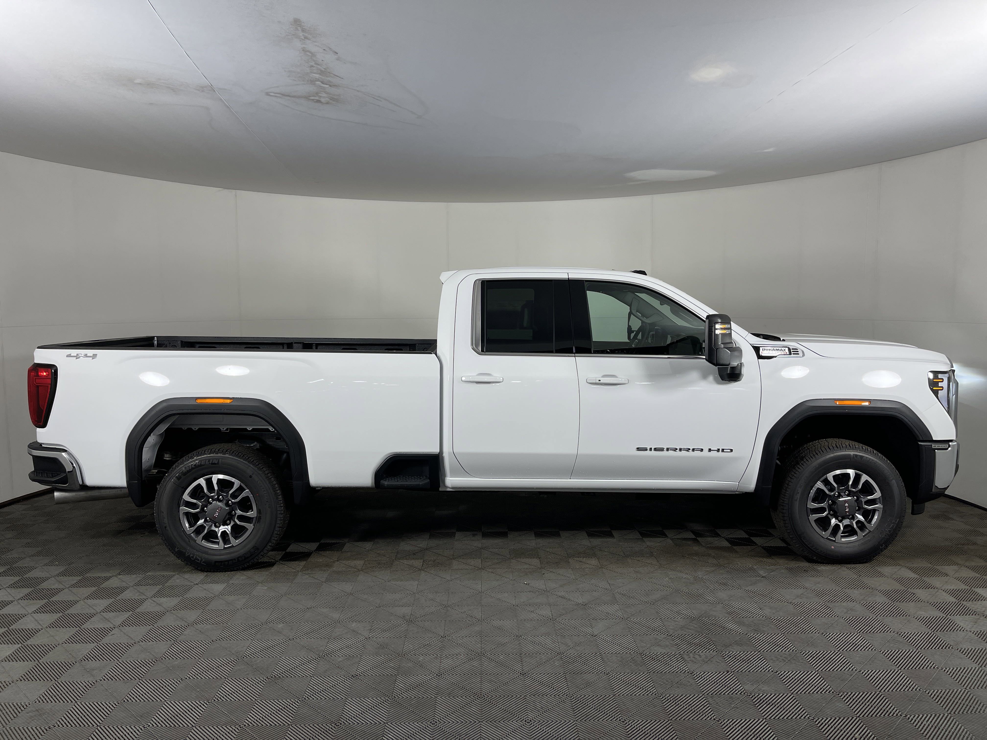 2025 Gmc Sierra 2500 HD SLE photo 2