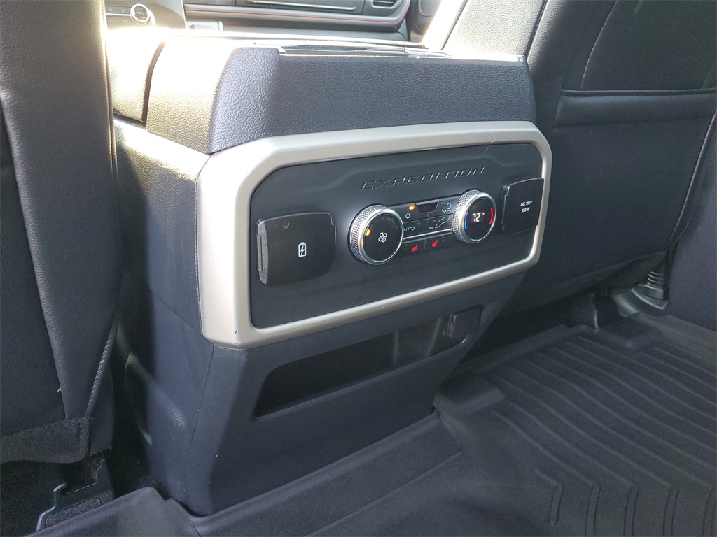 2022 Ford Expedition Limited photo 25