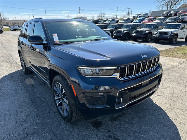 2024 Jeep Grand Cherokee Overland photo 4