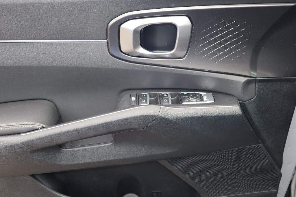 2025 Kia Sorento S photo 17