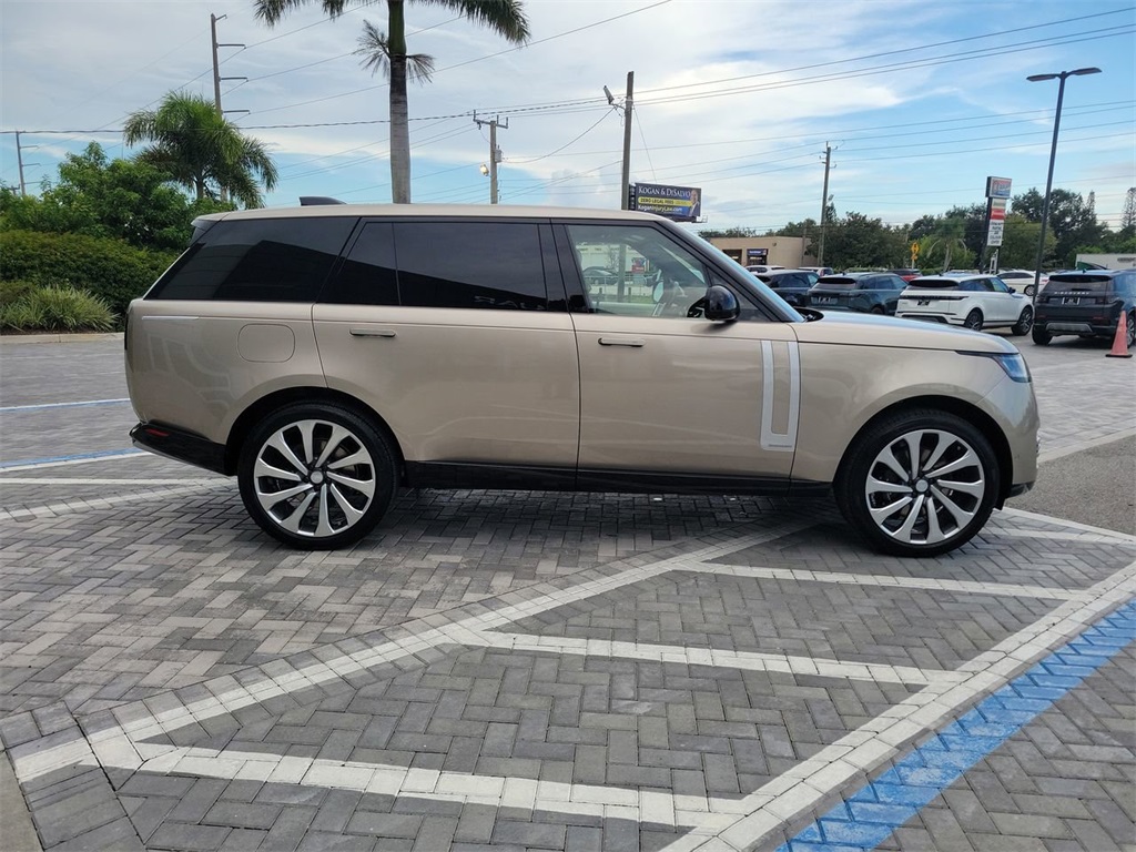 2025 Land Rover Range Rover Autobiography photo 3