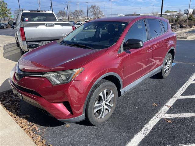 2018 Toyota RAV4 LE's photo