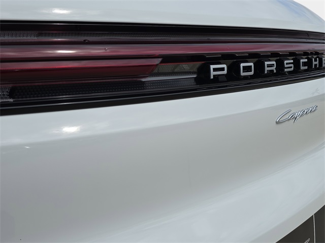 2025 Porsche Cayenne Base photo 33