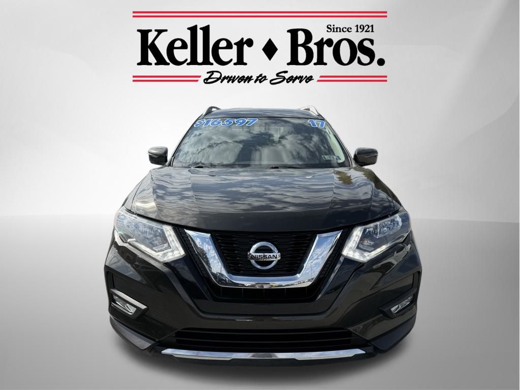2017 Nissan Rogue SV photo 2