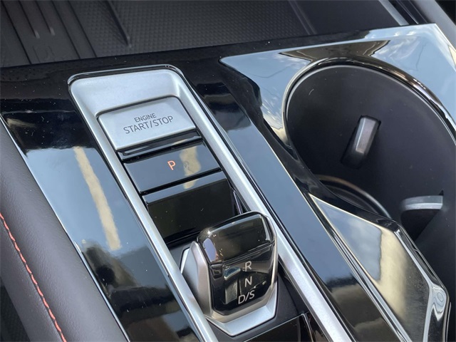 2025 Volkswagen Atlas Peak Edition SE photo 18