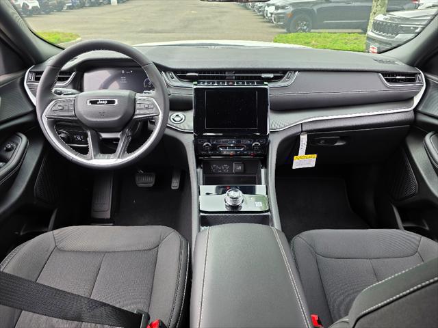 2025 Jeep Grand Cherokee Laredo X photo 2