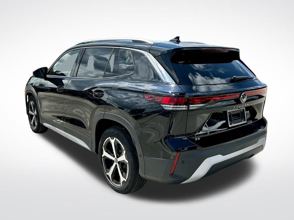 2025 Volkswagen Tiguan SE photo 3