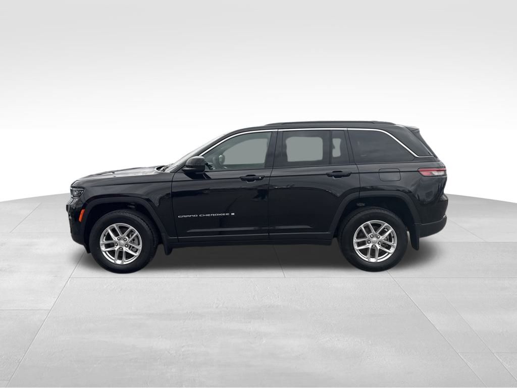 2025 Jeep Grand Cherokee Laredo X photo 2