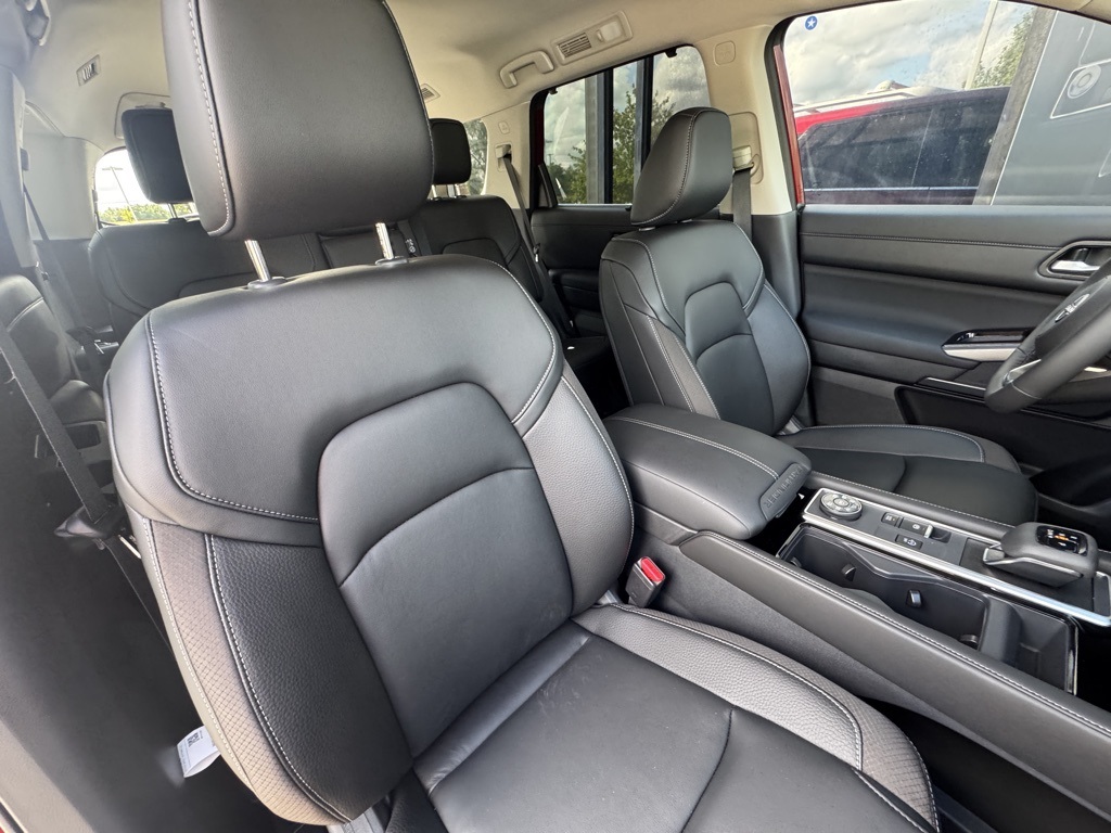 2025 Nissan Pathfinder SL photo 23