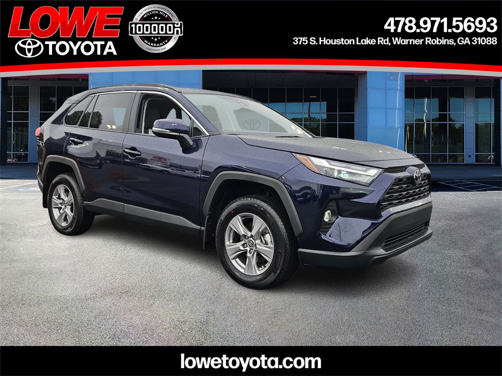 2025 Toyota RAV4 XLE's photo