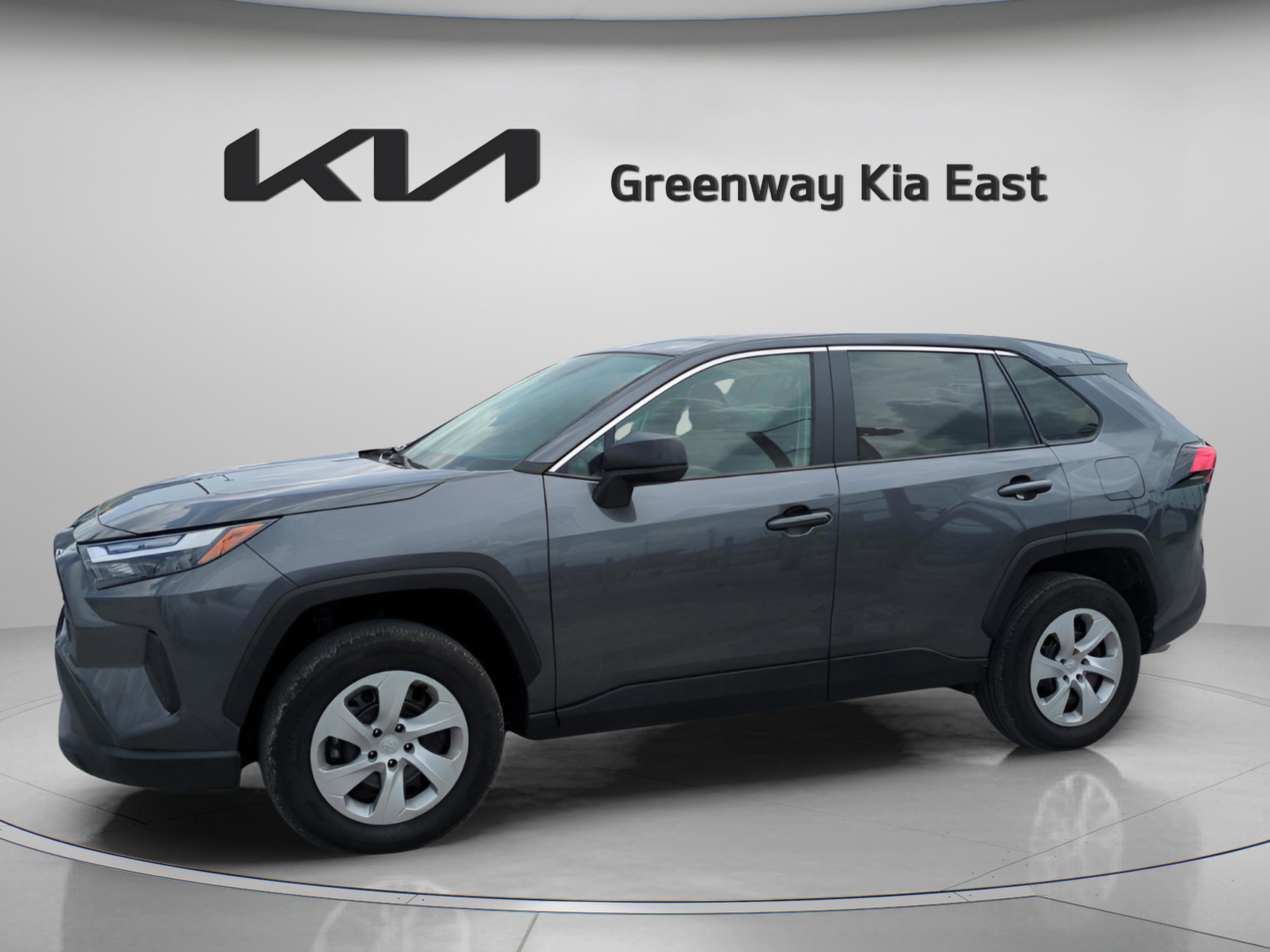 2024 Toyota RAV4 LE photo 5