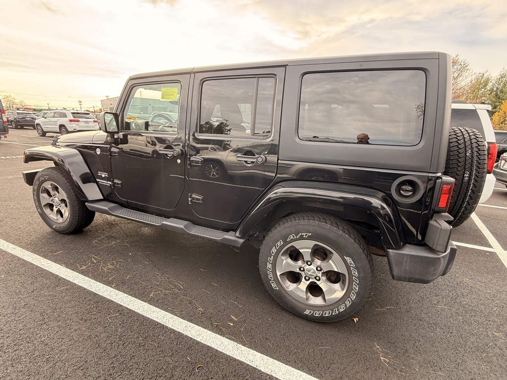2017 Jeep Wrangler Unlimited Sahara photo 4