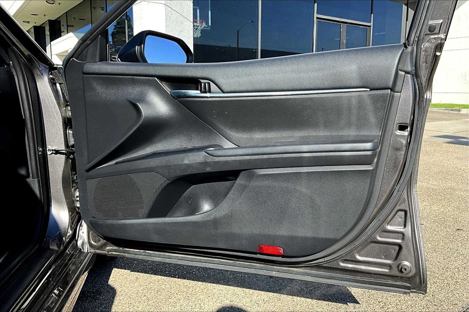 2020 Toyota Camry SE photo 20