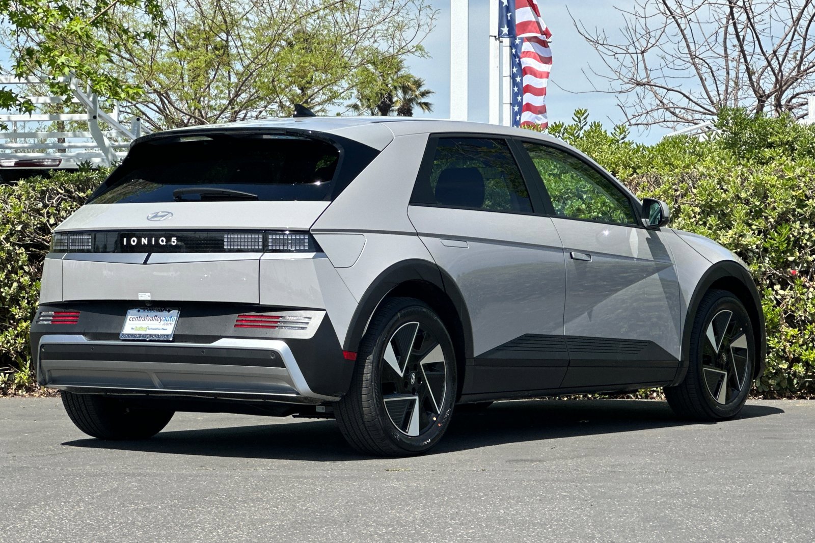 2025 Hyundai Ioniq 5 SE photo 4