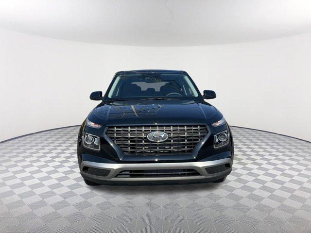2025 Hyundai Venue SE photo 2