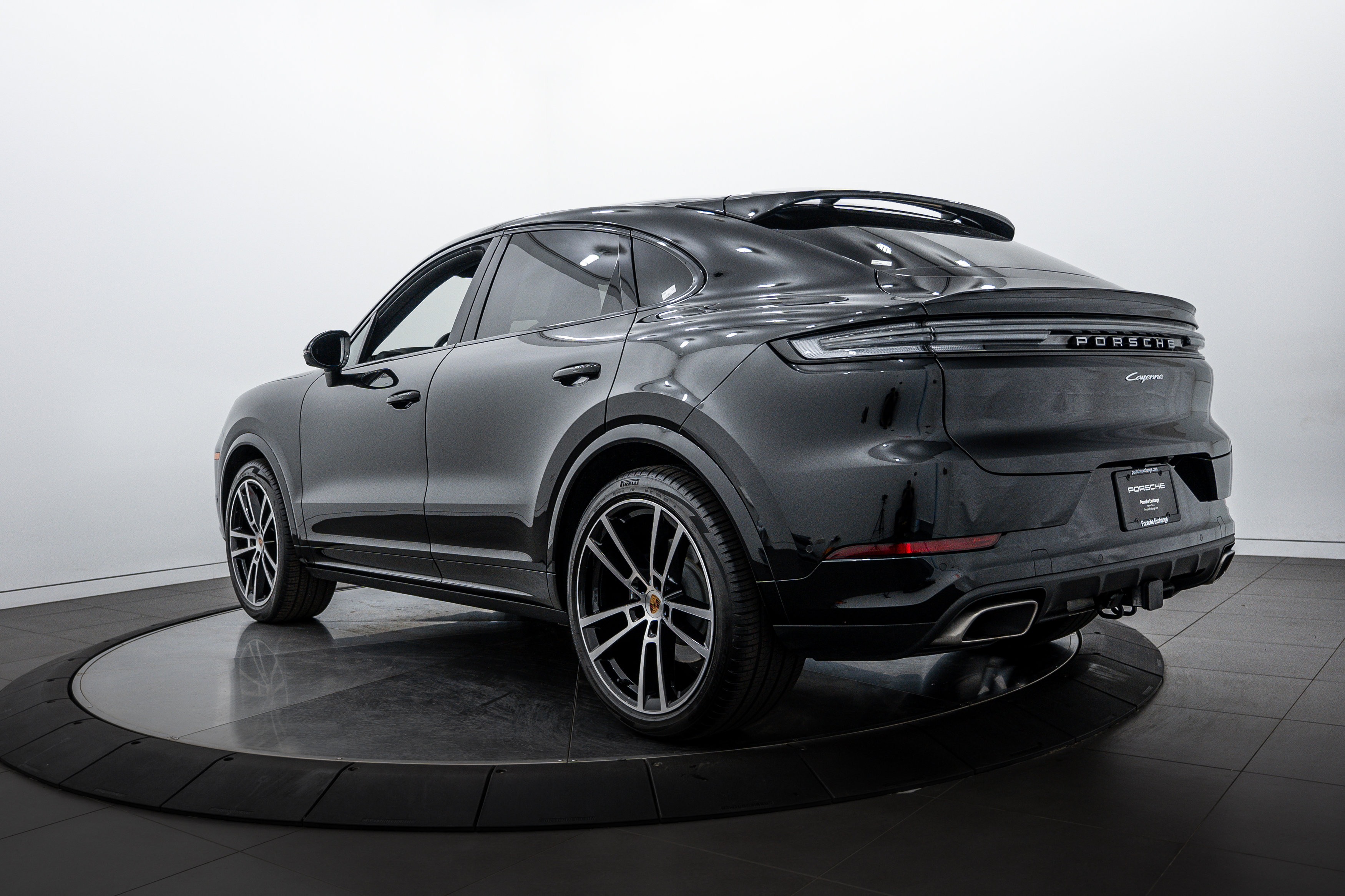 2025 Porsche Cayenne Coupe photo 3