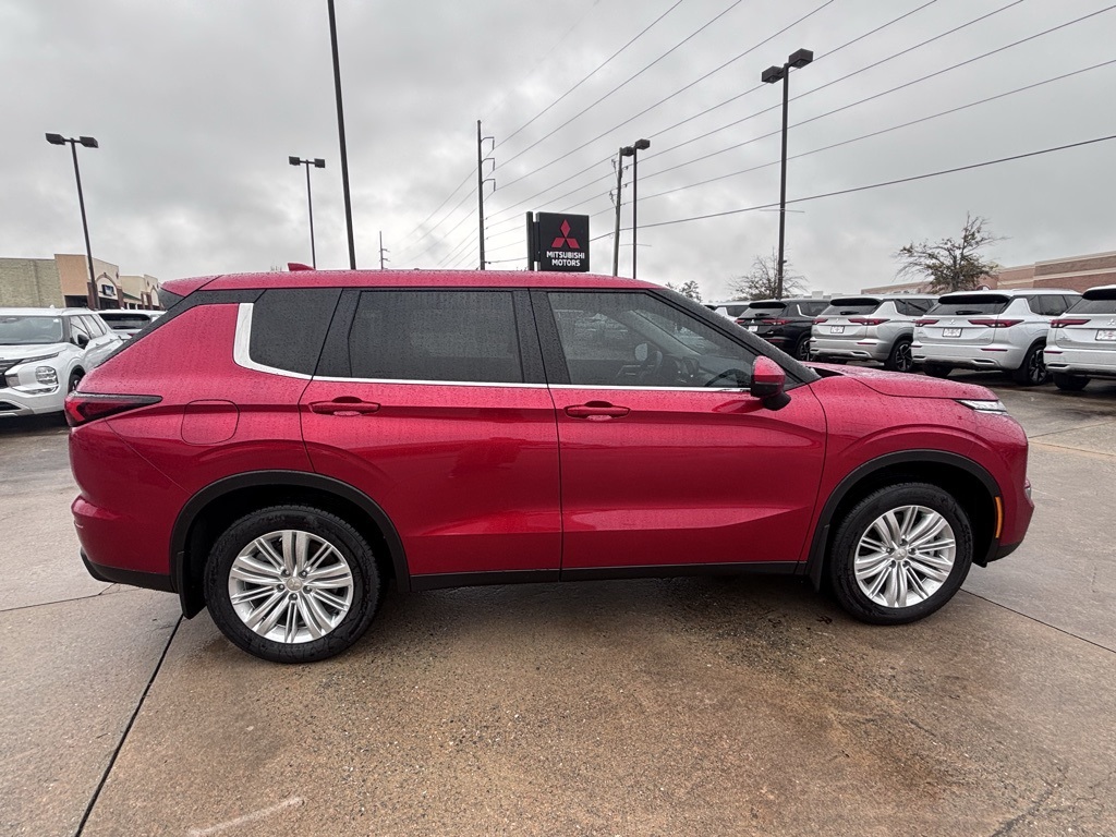 2024 Mitsubishi Outlander ES photo 7