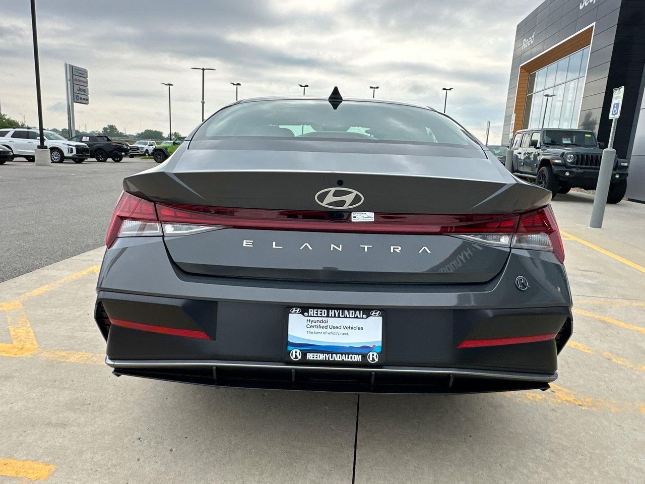 2025 Hyundai Elantra SEL Convenience photo 2