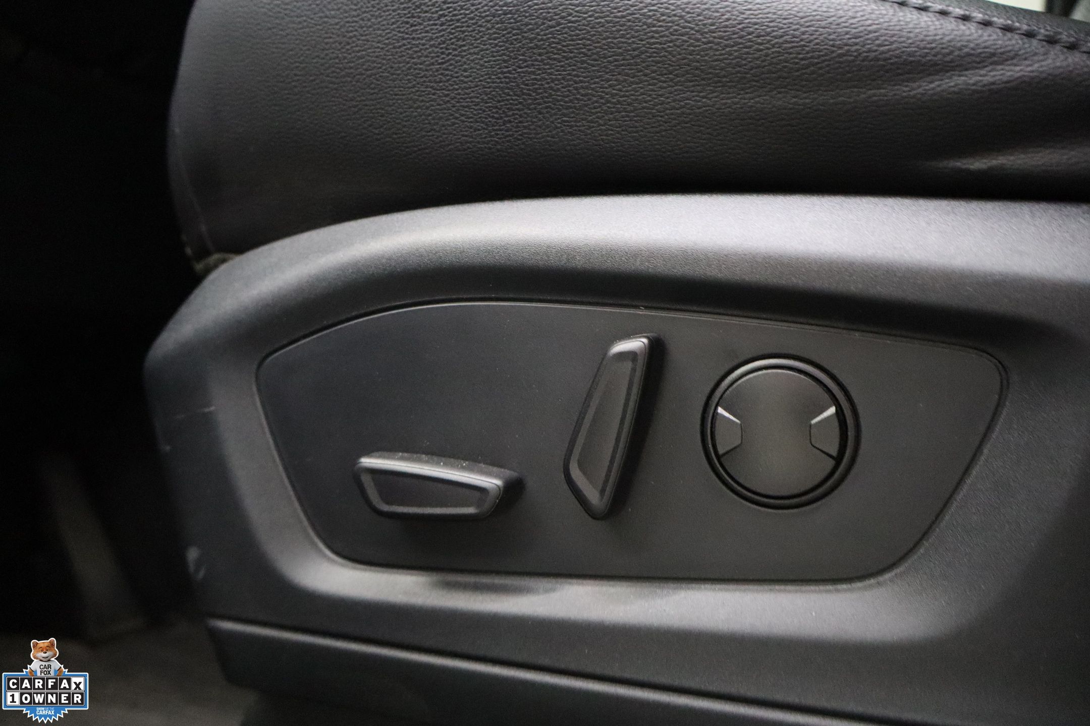 2023 Ford Explorer ST photo 14