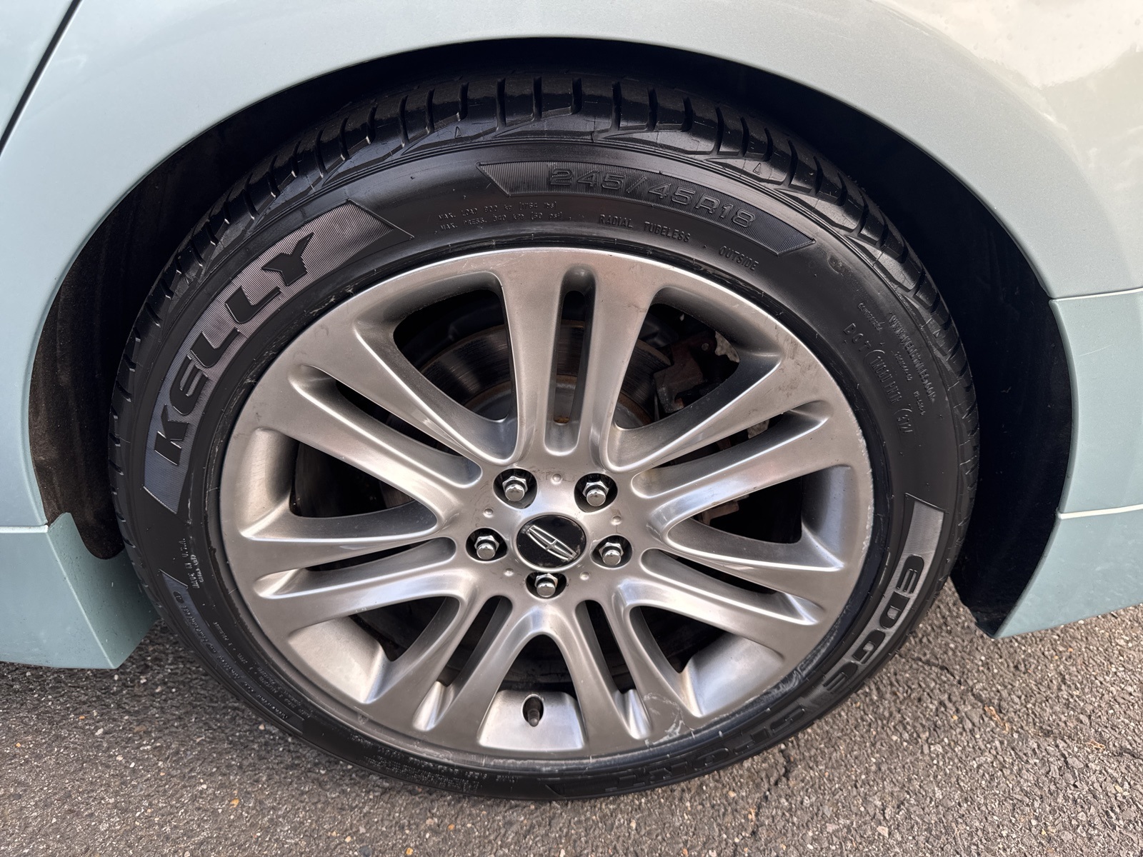 2013 Lincoln MKZ Hybrid photo 11