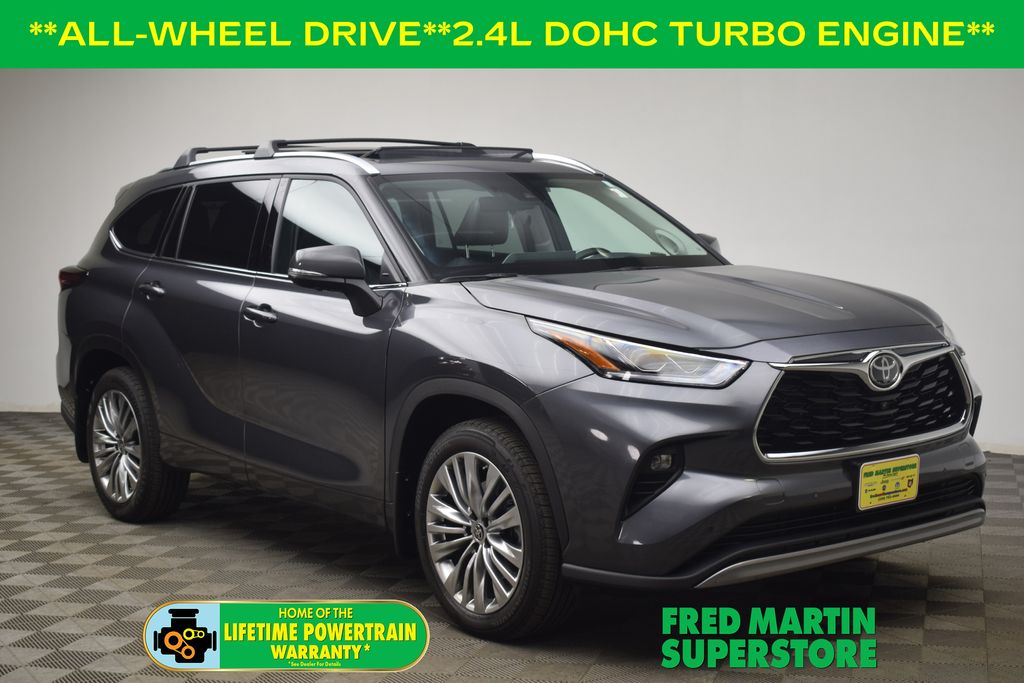 2023 Toyota Highlander Platinum's photo
