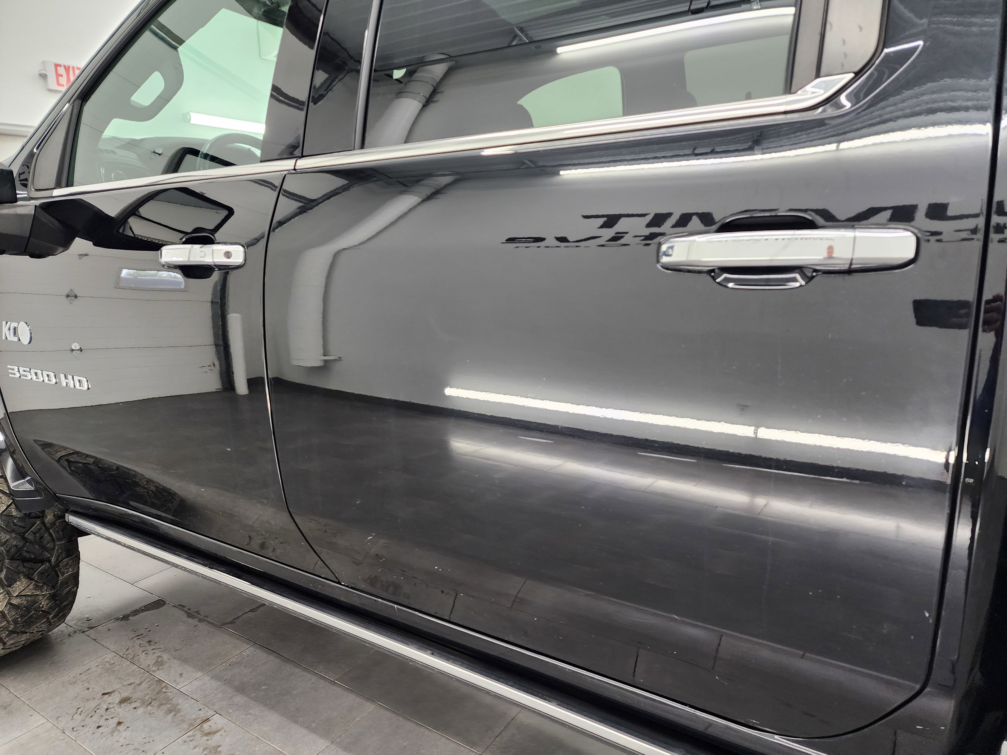 2022 Chevrolet Silverado 3500HD High Country photo 2