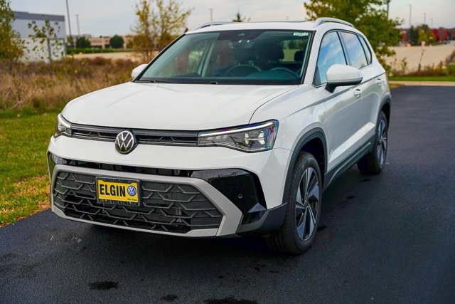 2025 Volkswagen Taos SE photo 4