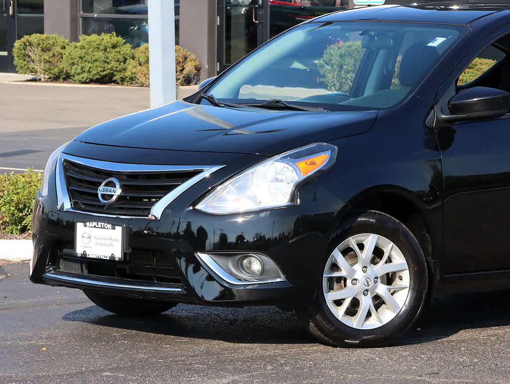 2018 Nissan Versa SV photo 2