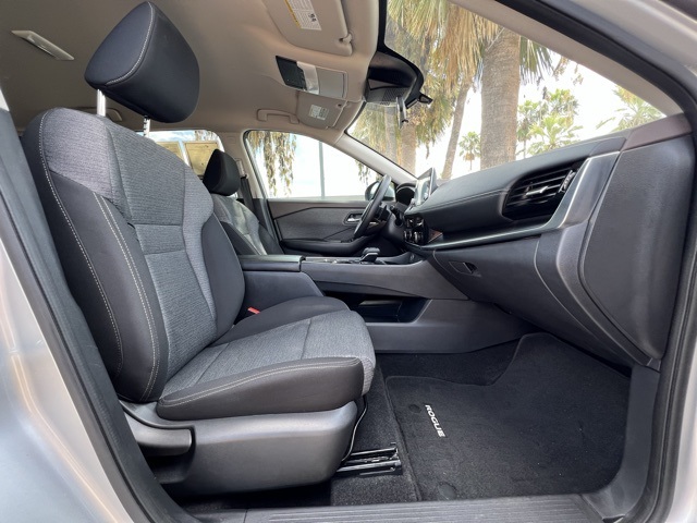 2021 Nissan Rogue SV photo 21