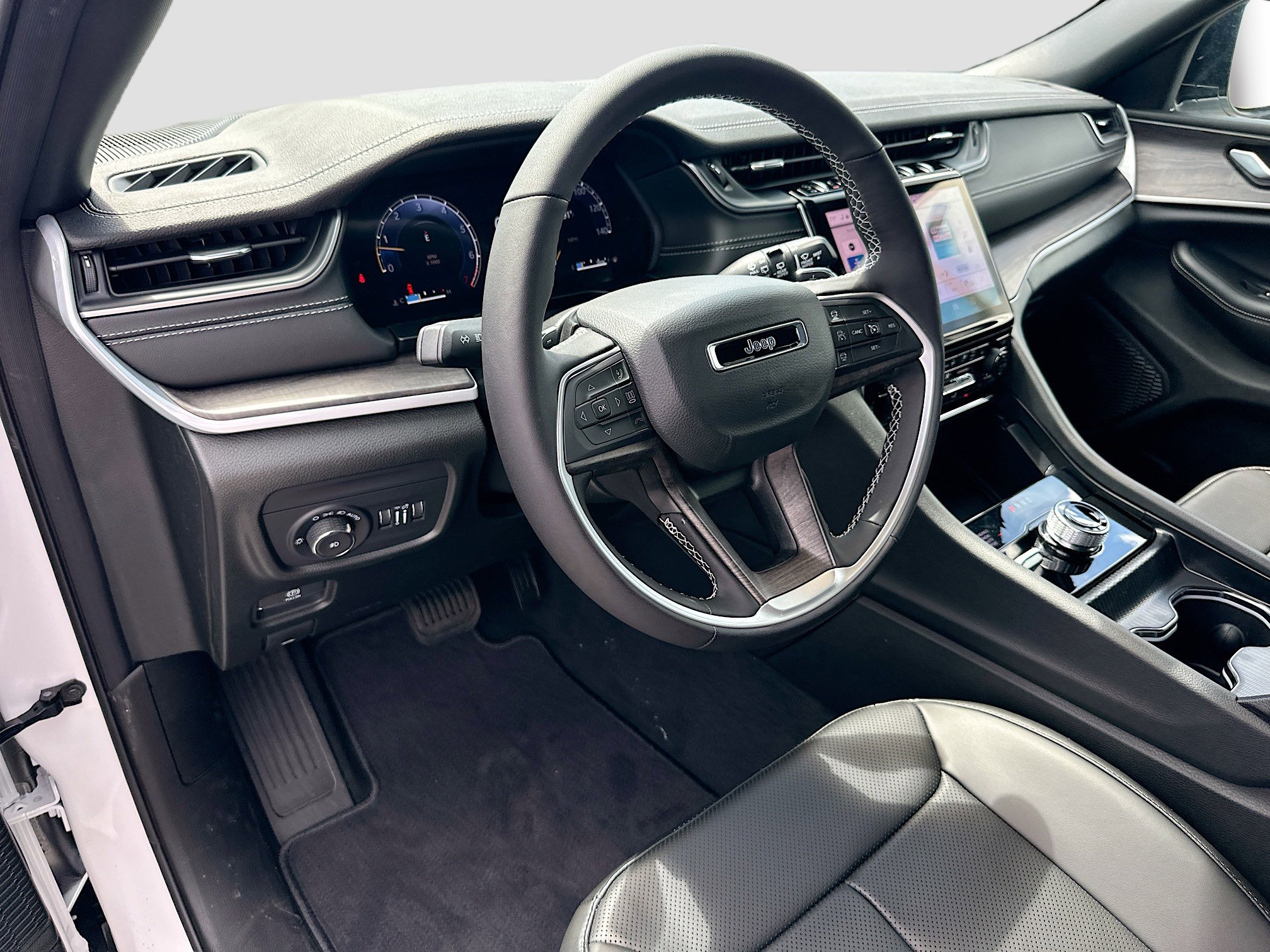 2025 Jeep Grand Cherokee Limited photo 4