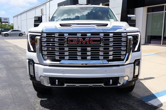 2025 Gmc Sierra 3500 HD Denali photo 2