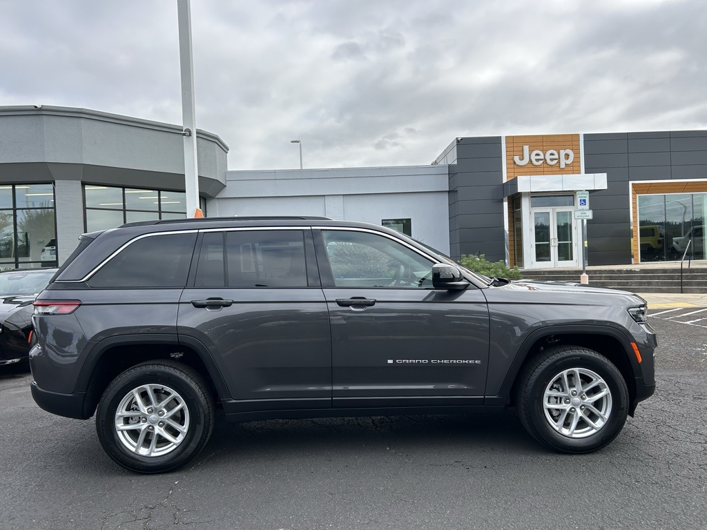 2025 Jeep Grand Cherokee Laredo X photo 5