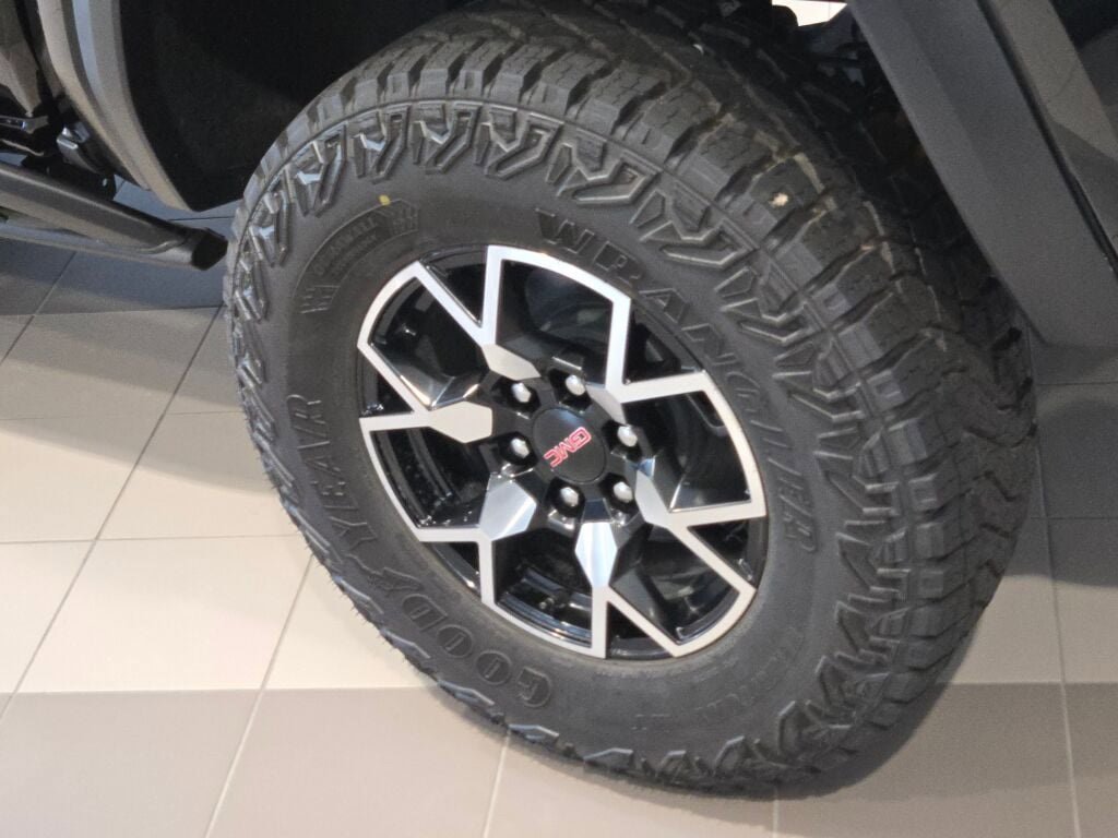 2026 Gmc Canyon AT4X photo 13