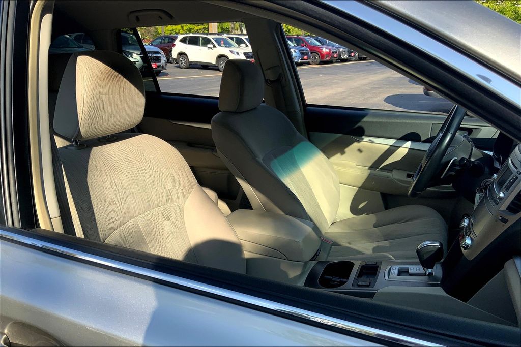 2014 Subaru Outback 2.5i Premium photo 4