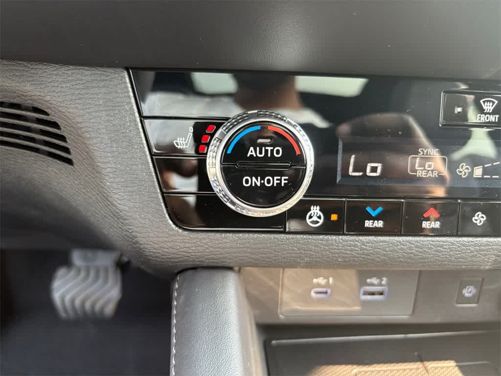 2025 Mitsubishi Outlander PHEV SEL Black Edition photo 4