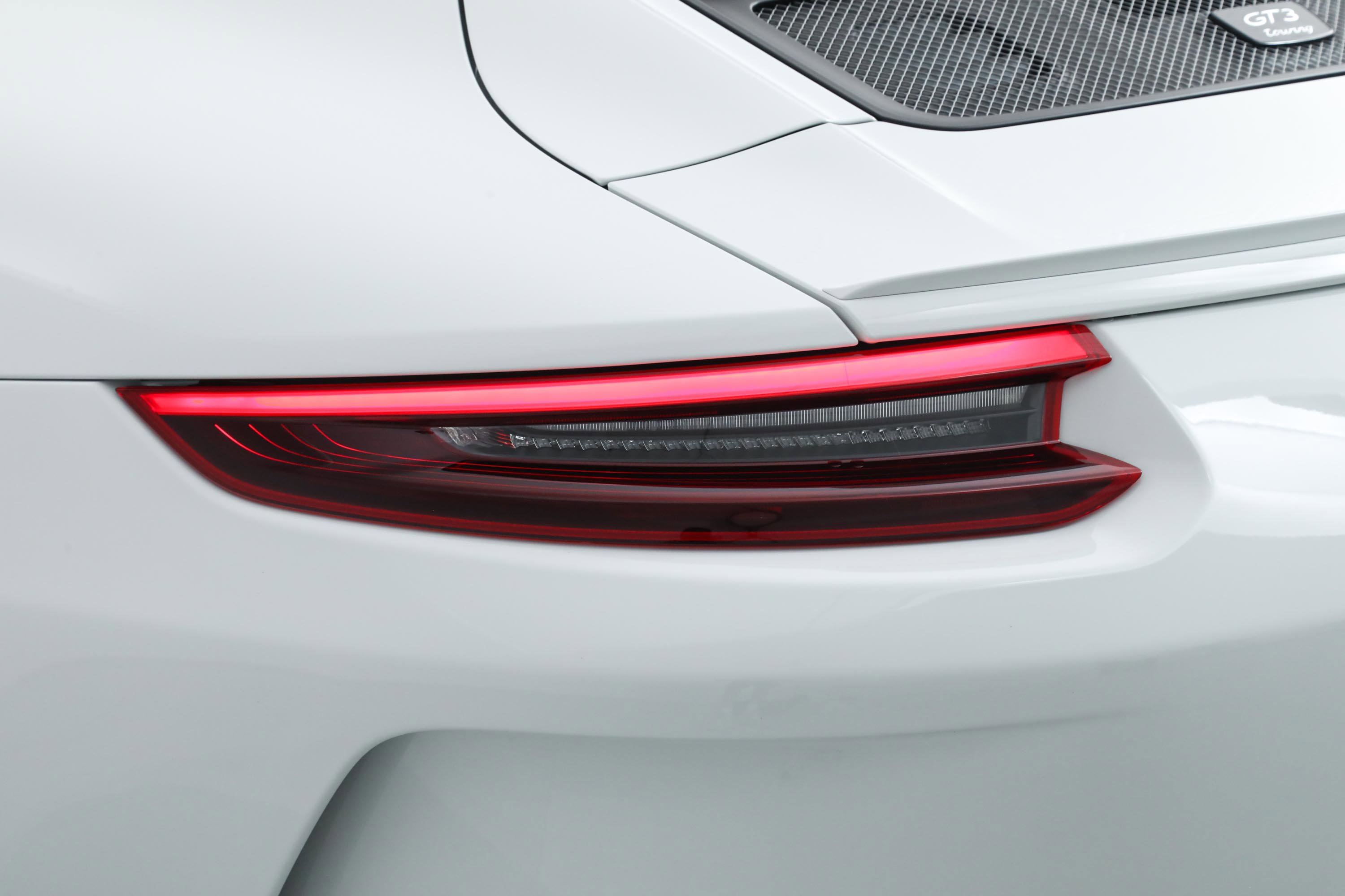 2018 Porsche 911 GT3 Touring photo 12