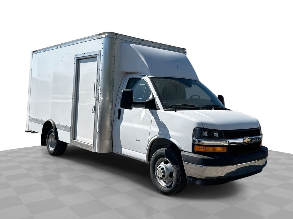 2024 Chevrolet Express Cutaway Base's photo