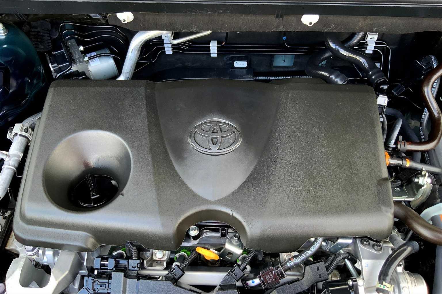 2024 Toyota RAV4 XLE photo 31