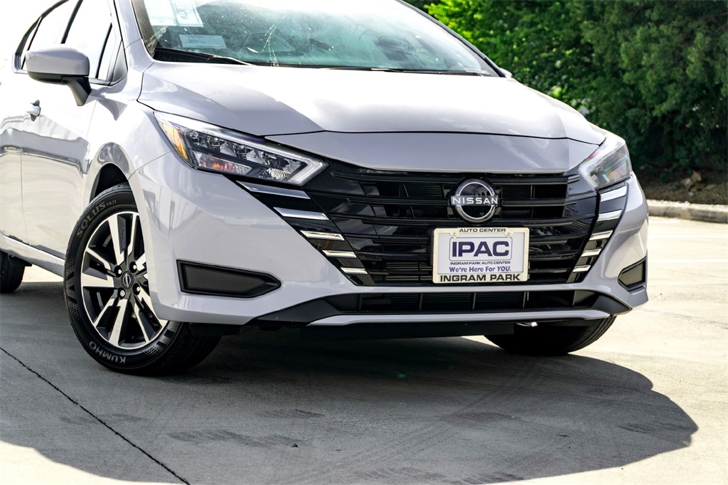 2025 Nissan Versa SV photo 3