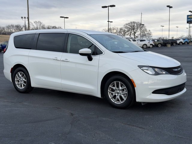2023 Chrysler Voyager Pre-Owned 2023 Chrysler Voyager LX NA Sports Van's photo