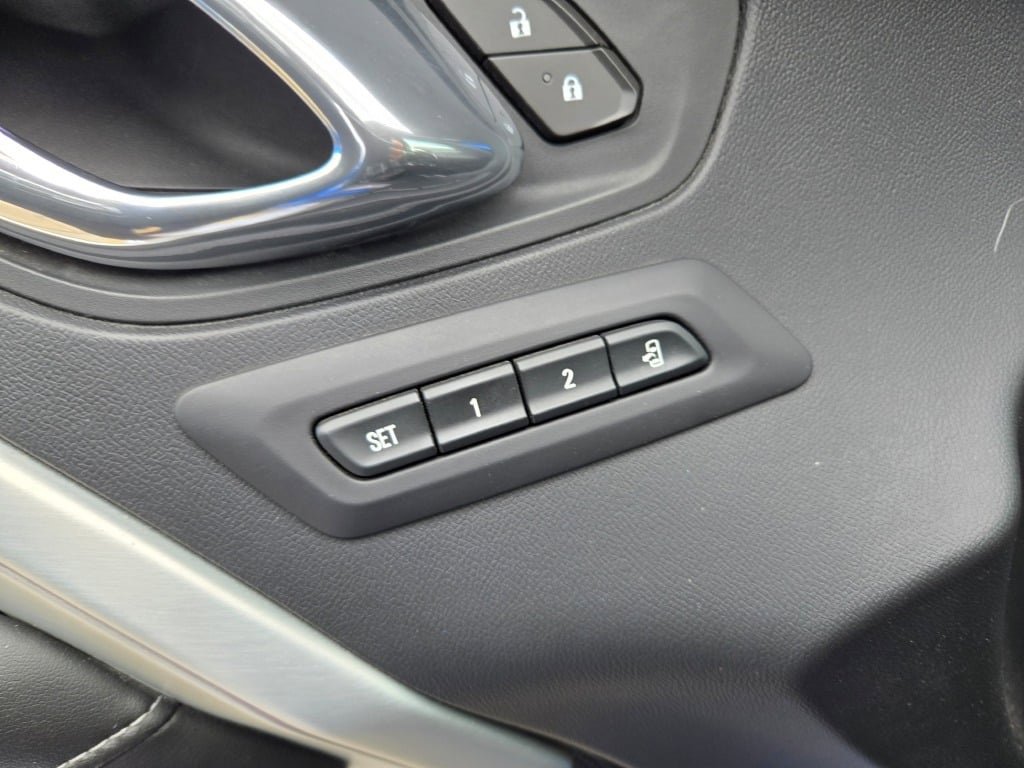 2016 Chevrolet Camaro 2SS photo 20
