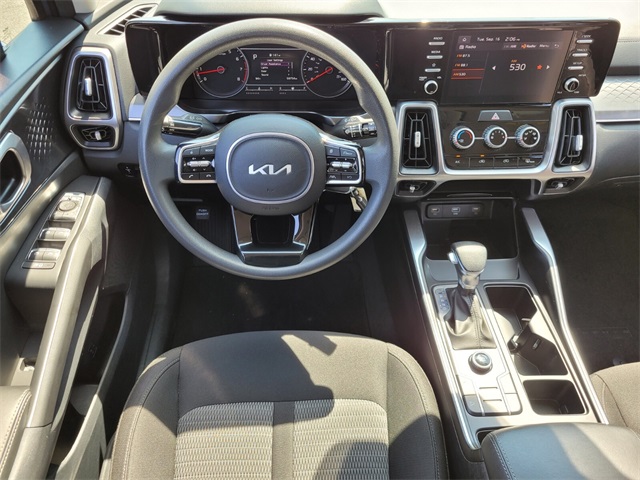 2023 Kia Sorento LX photo 11