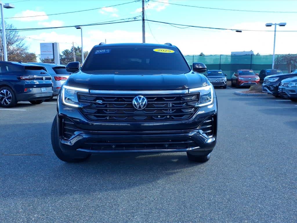 2025 Volkswagen Atlas Cross Sport SEL R-Line photo 2