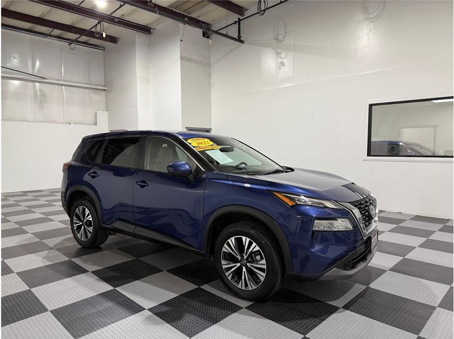 2022 Nissan Rogue SV's photo