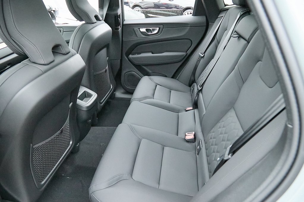 2026 VOLVO XC60 - Image 17