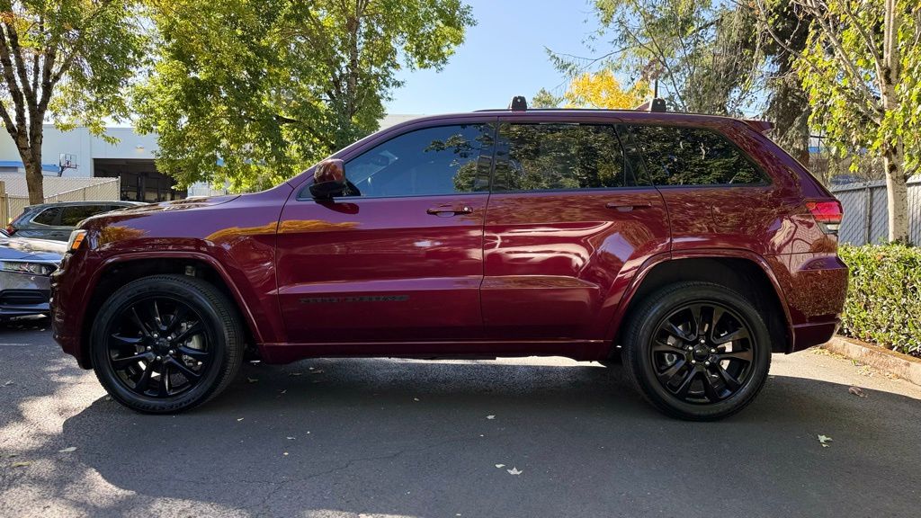 2020 Jeep Grand Cherokee Altitude photo 3
