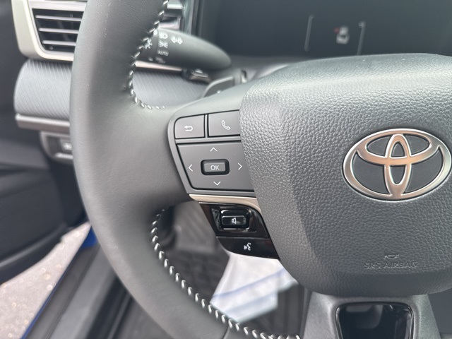 2025 Toyota Camry SE photo 6