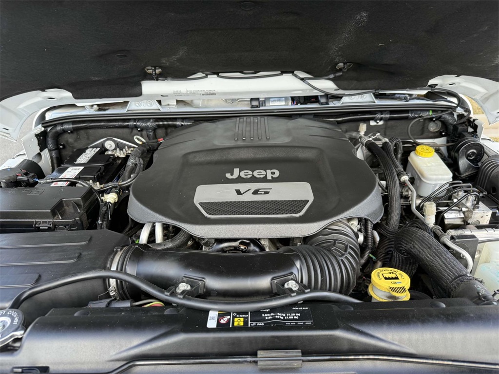 2017 Jeep Wrangler Unlimited Sahara photo 12